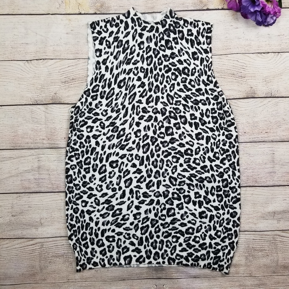 Sleeveless Leopard Print Mock Neck Top